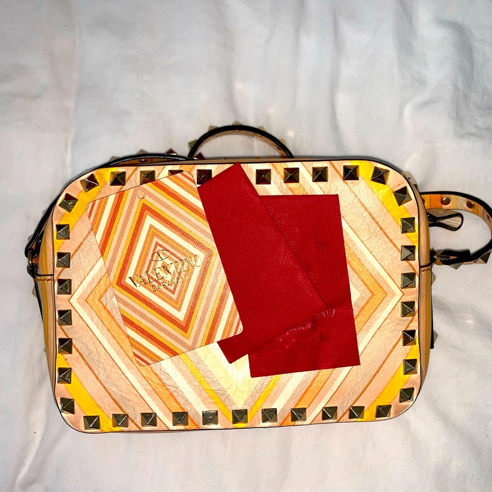 ⛔️SOLD⛔️   Valentino Camera bag